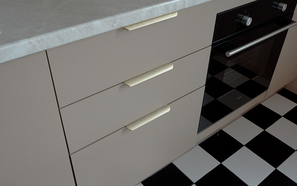 Шкафы и кухня Стоун Колор для однушки с круговой планировкой